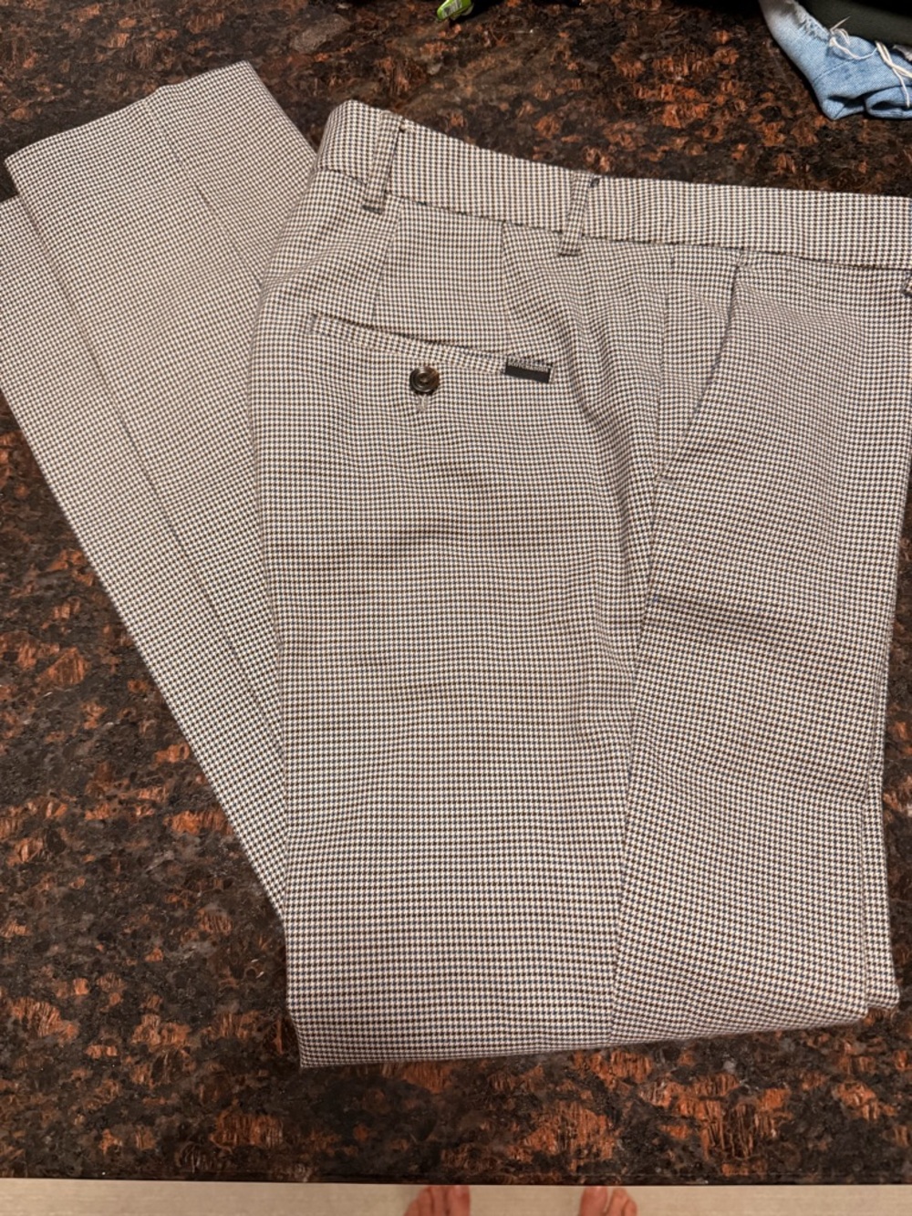 Scotch and Soda Slim Fit Men’s Dress Pants in Light Gray. Houndstooth pattern - Picture 5 of 6